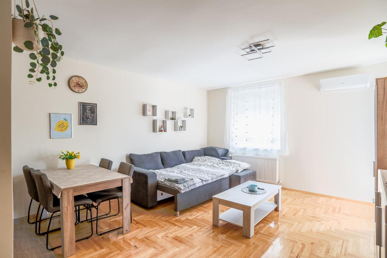 Kc Apartment Subotica Esterno foto